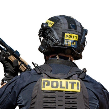 Politimand på øvelse